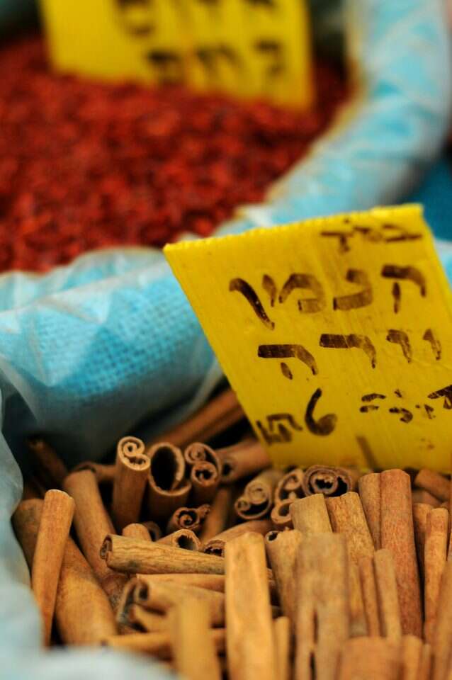 מקלות קינמון. | Sophie Gordon Flash90