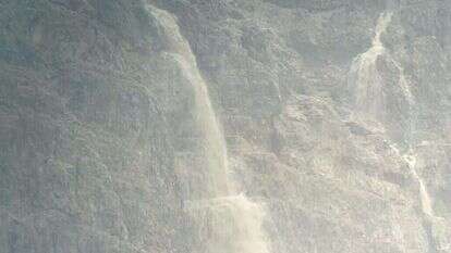 שיטפונות בעינות צוקים על מצוק העתקים. | רותם לוי רשות הטבע והגנים