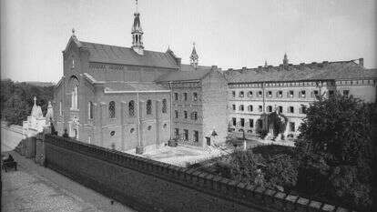 "המנזר סיפק מחסה, ביטחון ומקום מפלט מהמשפחה. לאן יכלו לפנות אם לא לשם?". מנזר האחיות הפליציאניות בקרקוב, 1890. | נתן קריגר, באדיבות המוזיאון ההיסטורי של קרקוב; מתוך הספר