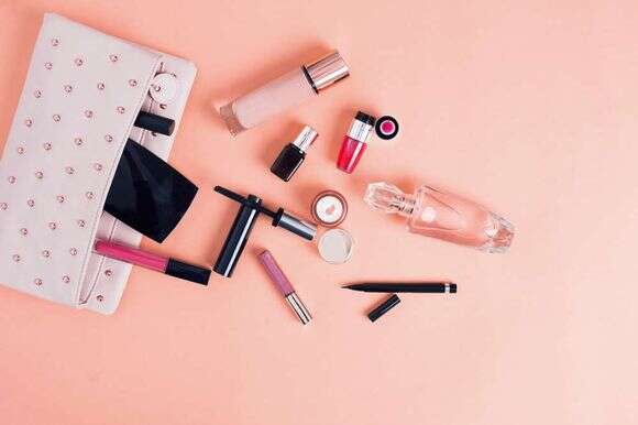 לא צריך לרוץ לקנות חדש בכל פעם שמוצר נראה “כמעט נגמר”. לפעמים כל מה שנדרש הוא קצת סבלנות | שאטרסטוק