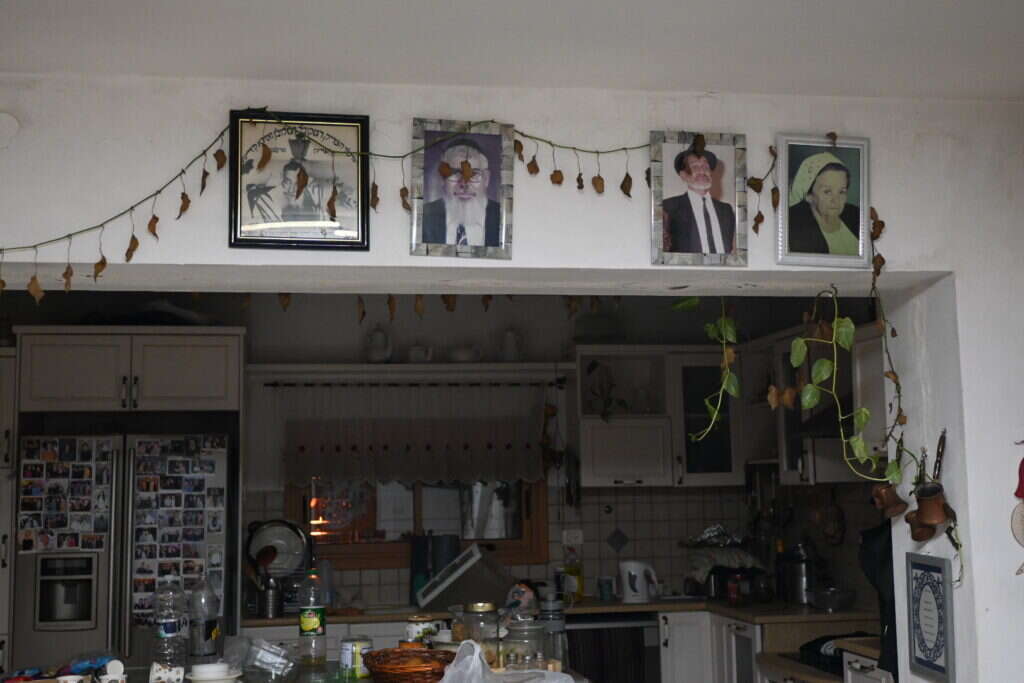 תמונות הסבים ו"הצדיק מרעננה". | אוריה אלקיים