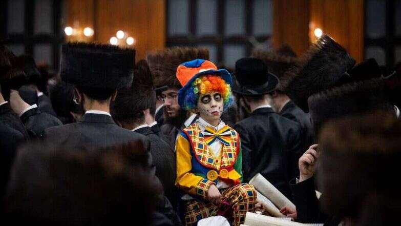 קריאת מגילה בחג פורים. | יונתן זינדל - פלאש 90 קריאת מגילה בחג פורים. | יונתן זינדל - פלאש 90