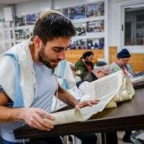 קריאת מגילה בגבעת עוז וגאון בגוש עציון. | גרשון אלינסון - פלאש 90