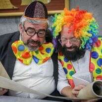 קריאת מגילה בליל פורים בבית שמש. | יעקב לדרמן/פלאש90