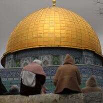 מוסלמים בהר הבית בשבוע שעבר. | EPA מוסלמים בהר הבית בשבוע שעבר. | EPA