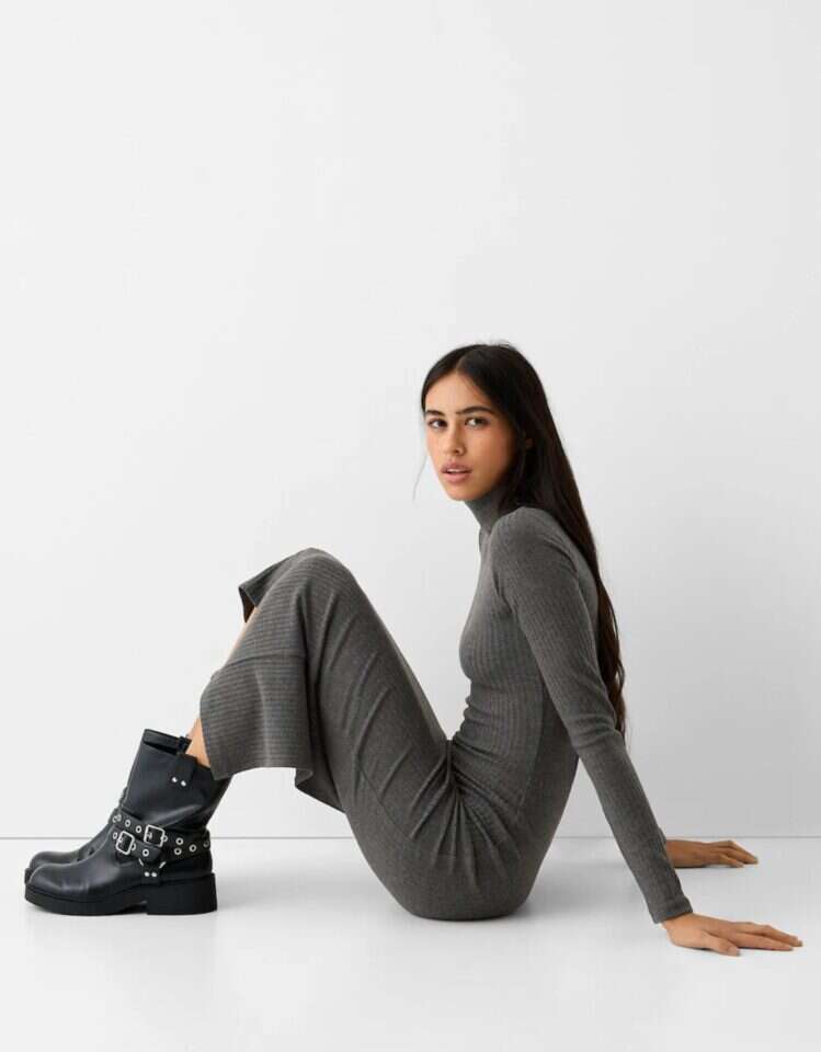 ברשקה - שמלה 149 ש"ח, מגפיים 329 ש"ח. | יחצ חול