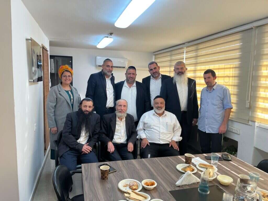 אוריה עם הרבנים במועצה הדתית