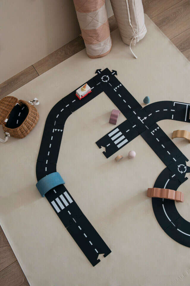 Small People Art. | יח"צ