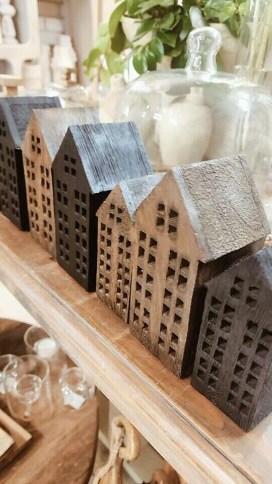 בר פרחים וכלים. | יח"צ