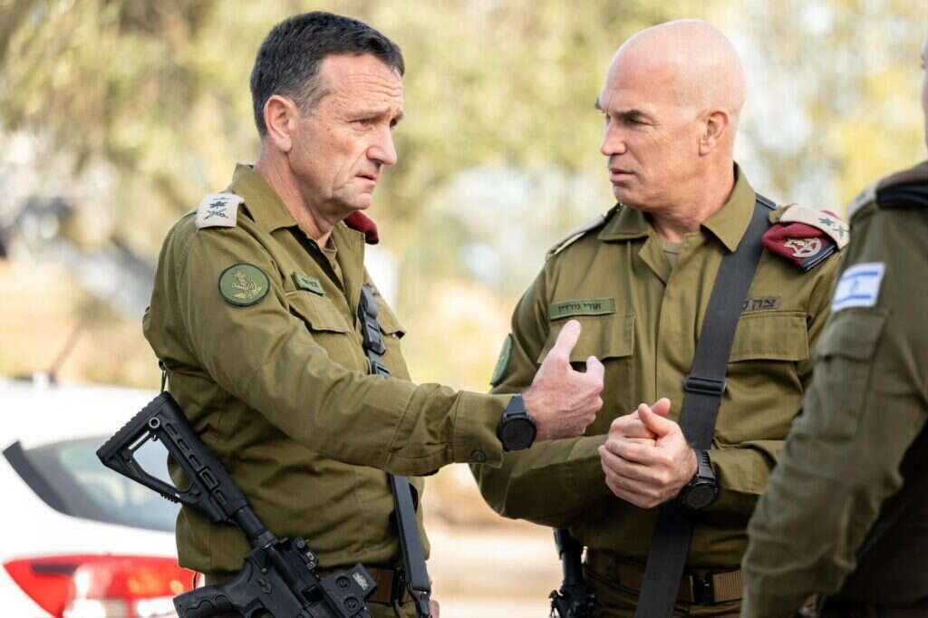 הרמטכ"ל רב אלוף הרצי הלוי ומפקד פיקוד צפון אלוף אורי גורדין. | דובר צה"ל