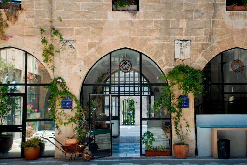 באדיבות בית אות המוצר באדיבות בית אות המוצר