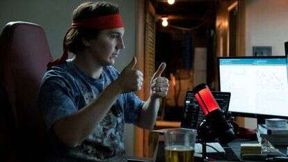 איזון עדין. "כסף טיפש". | באדיבות סרטי יונייטד קינג