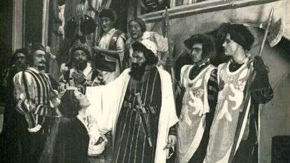 מתוך ההצגה "ראובני שר היהודים" בתיאטרון הבימה, 1940. | באדיבות המרכז הישראלי לתיעוד אמנויות הבמה מתוך ההצגה "ראובני שר היהודים" בתיאטרון הבימה, 1940. | באדיבות המרכז הישראלי לתיעוד אמנויות הבמה