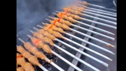 קבב על האש ברצועת עזה. | מסך