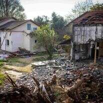 הריסות בקיבוץ בארי. | אריק סולטן