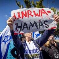 הפגנה נגד אונר"א בירושלים. | יונתן זינדל, פלאש 90 הפגנה נגד אונר"א בירושלים. | יונתן זינדל, פלאש 90