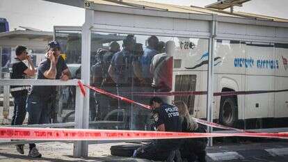 זירת הפיגוע בתחנה המרכזית בבאר שבע, הבוקר. | דודו גרינספן, פלאש 90