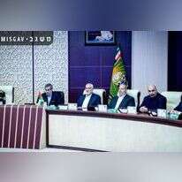 איש הצללים סעיד איזדי (שני משמאל) בפגישת הפסגה של ציר הרשע האיראני בטהרן. התמונה באדיבות מכון משגב