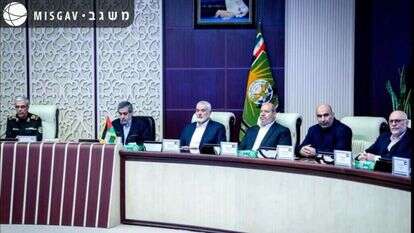 איש הצללים סעיד איזדי (שני משמאל) בפגישת הפסגה של ציר הרשע האיראני בטהרן. התמונה באדיבות מכון משגב