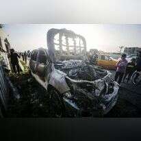 רכב ארגון הסיוע WCK לאחר התקיפה. | EPA/MOHAMMED SABER