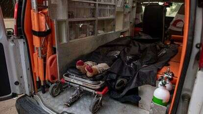 רכב ארגון הסיוע WCK לאחר התקיפה. | EPA/HAITHAM IMAD