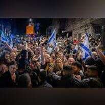 מפגינים בצעדת הלפידים אל עבר בית ראש הממשלה, השבוע. | Chaim Goldberg/Flash90 מפגינים בצעדת הלפידים אל עבר בית ראש הממשלה, השבוע. | Chaim Goldberg/Flash90