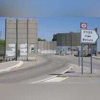 בטונדות מגן מוצבות על כביש 90 בצומת תל־חי, השבוע. | אייל מרגולין - ג'יני