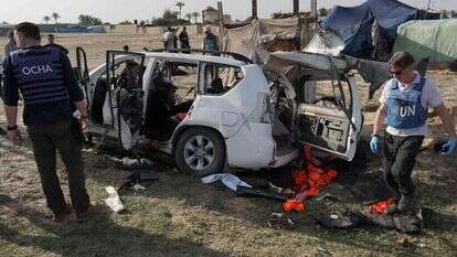 הרכב של פעילי הסיוע בעזה שנפגע מהפצצת צה"ל. | EPA