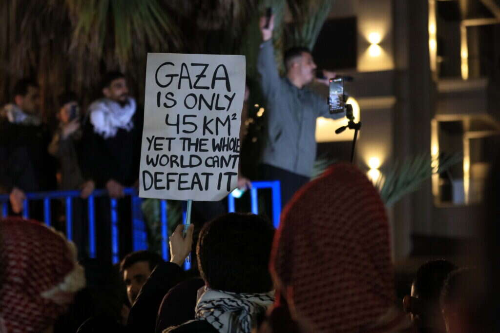 epa11247618 Demonstrators gather during a pro-Palestinian rally, near the Israeli embassy in Amman, Jordan, 27 March 2024. More than 32,000 Palestinians and over 1,450 Israelis have been killed, according to the Palestinian Health Ministry and the Israel Defense Forces (IDF), since Hamas militants launched an attack against Israel from the Gaza Strip on 07 October 2023, and the Israeli operations in Gaza and the West Bank which followed it.  EPA/MOHAMMAD ALI