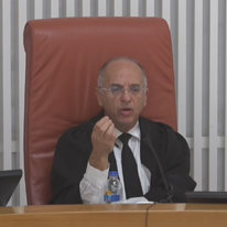 בשופט סולברג בדיון בבג"צ על הכנסת הסיוע לעזה. | מסך