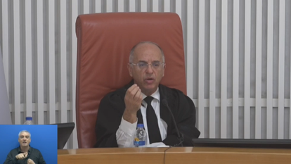 בשופט סולברג בדיון בבג"צ על הכנסת הסיוע לעזה. | מסך