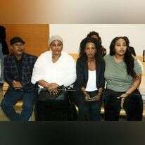 הוריו ואחיותיו של סלומון טקה ז"ל באולם הדיונים בהכרעת הדין של השוטר. | גדעון מרקוביץ' הוריו ואחיותיו של סלומון טקה ז"ל באולם הדיונים בהכרעת הדין של השוטר. | גדעון מרקוביץ'