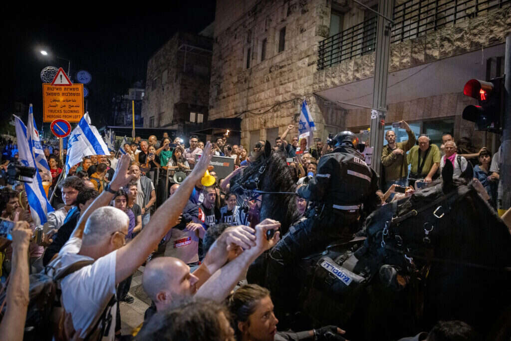 הפגנה מחוץ למעון ראש הממשלה בירושלים, ארכיון. | חיים גולדברג, פלאש 90