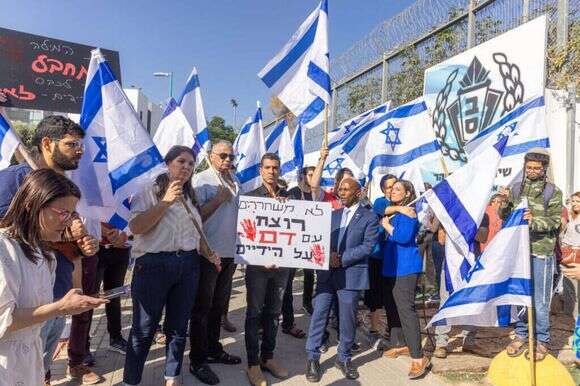 הפגנה נגד שחרורו של וליד דקה מול כלא מעשיהו | יוסי אלוני