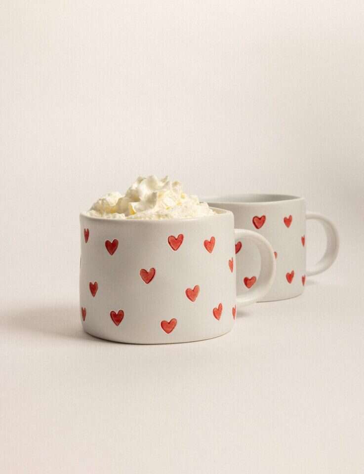 ספלי לבבות של קסטרו. | מידן מור אלון