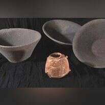 כלי השנהב והקערות שבהן הוטמן. | אמיל אלג'ם רשות העתיקות