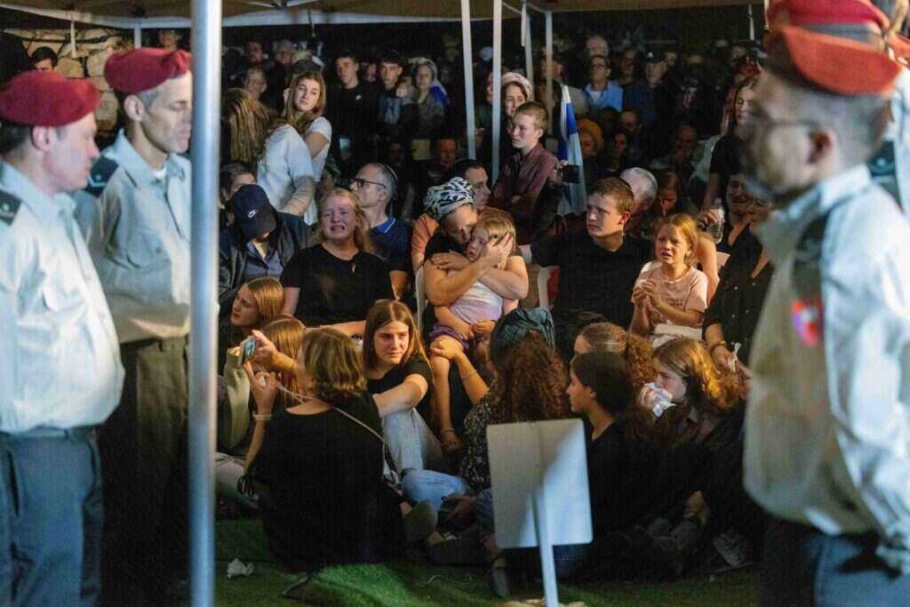 "היכולת שלו לקחת משהו ולהצטיין בו, מנגינה בכינור ועד הוראת גמרא, הייתה מדהימה". הלווייתו של יוסי הרשקוביץ. | חיים גולדברג, פלאש 90