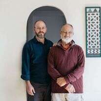 מישאל ציון ואביו נעם. | אבישג שאר־ישוב מישאל ציון ואביו נעם. | אבישג שאר־ישוב