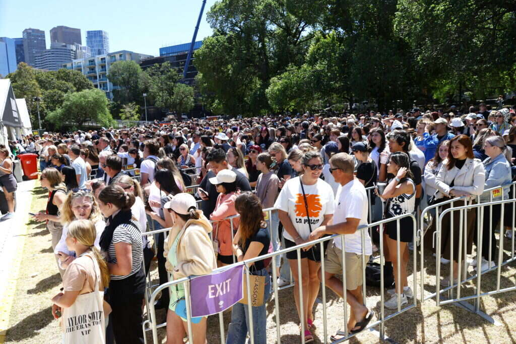 תורים עצומים גם באוסטרליה. | גטי אימג'ס