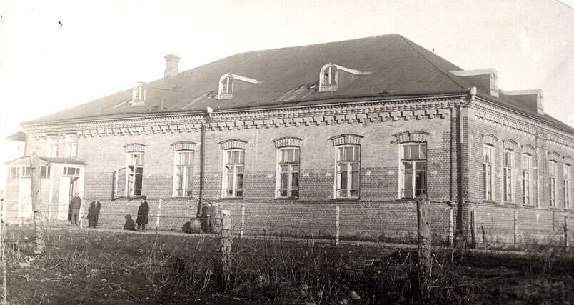 ללא פנימיות או חדר אוכל. בניין ישיבת מיר בבלרוס. | באדיבות הרשי בומרנד