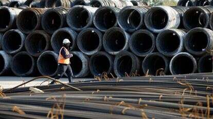 חומרי בניין בנמל חיפה. | רויטרס