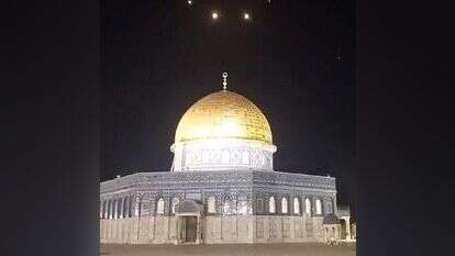 תיעוד מהתקיפה האיראנית מעל כיפת הסלע בהר הבית. | AFP