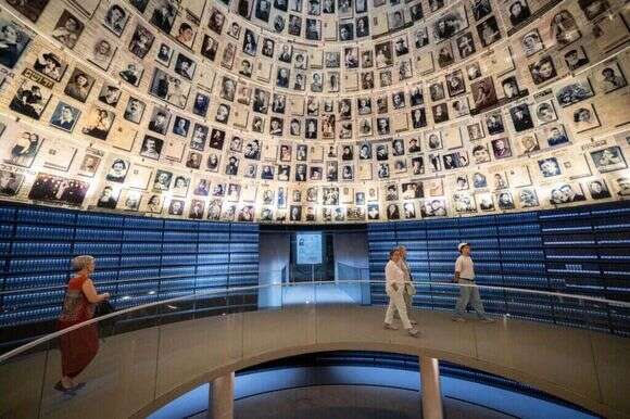 היכל השמות במוסד יד ושם. | יונתן דיזל, פלאש 90.