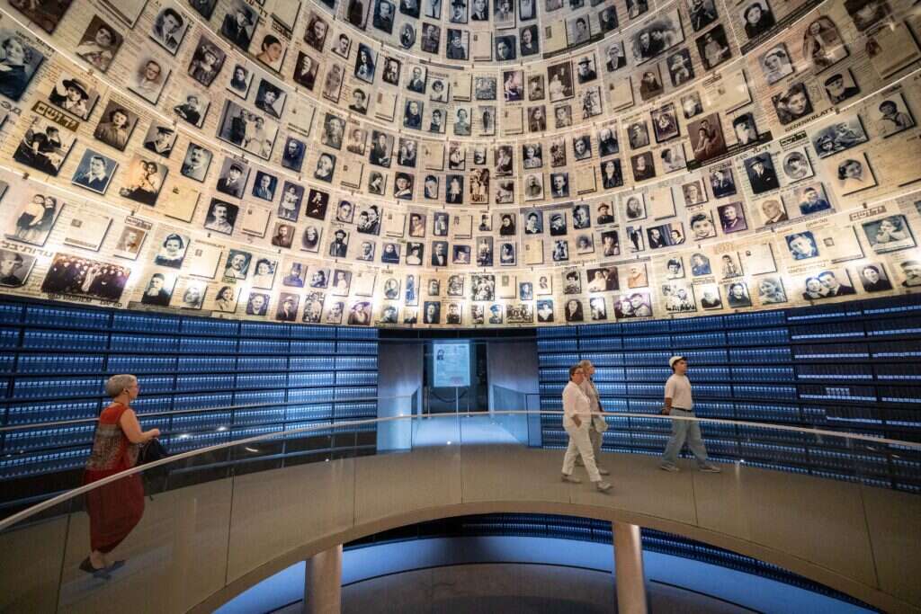 היכל השמות במוסד יד ושם. | יונתן דיזל, פלאש 90.