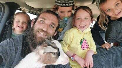 מוריס, ילדיו והשה. | רפאל מוריס.