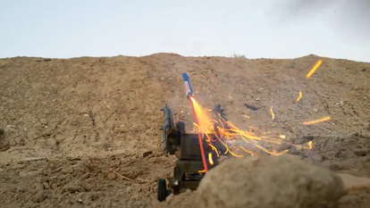 טיל צעצוע שפורסם ברשתות החברתיות בערבית כדי ללגלג על איראן. | מסך מרשת X