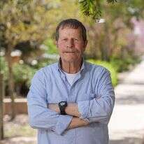 ד"ר אברהם ליפשיץ. | אייל מרגולין, ג'יני