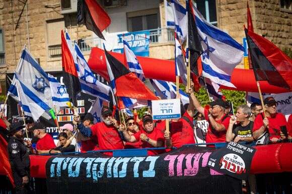 הפגנה נגד הרפורמה ליד בית הנשיא בירושלים, מאי 2023. | יונתן זינדל, פלאש 90 הפגנה נגד הרפורמה ליד בית הנשיא בירושלים, מאי 2023. | יונתן זינדל, פלאש 90