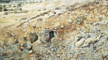 יונה לוי־גרוסמן, "מעלה עקרבים", שמן על קנבס, 1989. מוצגת בתערוכה "נוף־נוף־נוף" במכון ון־ליר