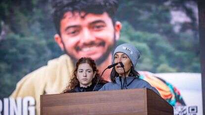 רייצ'ל גולדברג-פולין על רקע בנה החטוף בעזה, הירש. | יונתן זינדל, פלאש 90